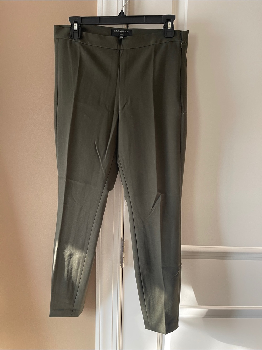 Banana Republic Men’s Olive Chinos